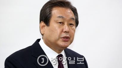 김무성 "박 대통령, 당적 버려야…헌법 수호자가 헌법 위반"