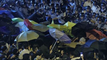 홍콩 시민 수천명 "사법권 독립 보장하라"며 거리 시위 