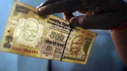 인도, '부패 수단' 고액 지폐 바꾸기로