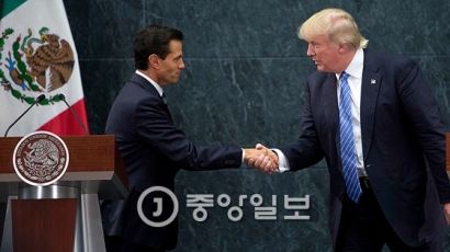 트럼프에 먼저 손 내민 멕시코 대통령…“함께 일할 준비됐다”