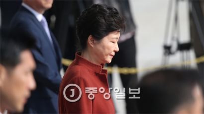 박 대통령, 20대 지지율 0%…부정 평가 90% 역대 최고치 
