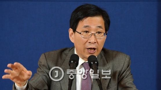 검찰, ‘CJ 이미경 사퇴 외압’ 조원동 전 경제수석 자택 압수수색