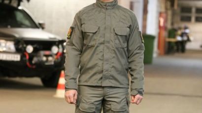 노르웨이 경찰의 새 제복 비난여론 폭주…'김정일 인민복' 같다