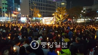 [4차 촛불집회] 울산 5000여 명 도심 행진…"무한도전도 안 보고 집회공연 연습했어요"