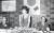 1975년 9월 대한구국선교단과 서울시의사회의 자매결연식에 당시 박근혜(가운데) 큰영애가 참석했다. 오른쪽은 총재 완장을 찬 최태민 씨. [중앙포토]