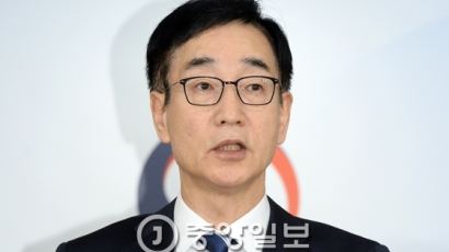 이준식 "현재로선 국정교과서 철회 가능성 없다"…청와대와 갈등설 부인