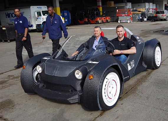 <b>스트라티(2014년)</b> 가격 3만 달러 내외(미정) 로컬모터스 최초의 3D 프린팅 전기차로 최대 40마일의 속도로 주행이 가능