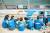 삼성화재 임직원과 가족이 10월 8일 장애인 특수교육기관인 서울정진학교를 방문해 벽화를 그리고 있다. [사진 삼성]