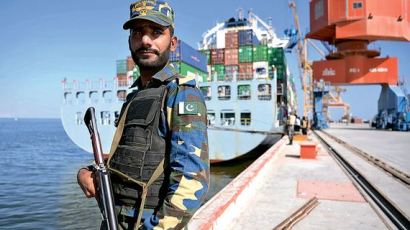 中해군, 지부티 이어 파키스탄 과다르항에 해외 기지 건설