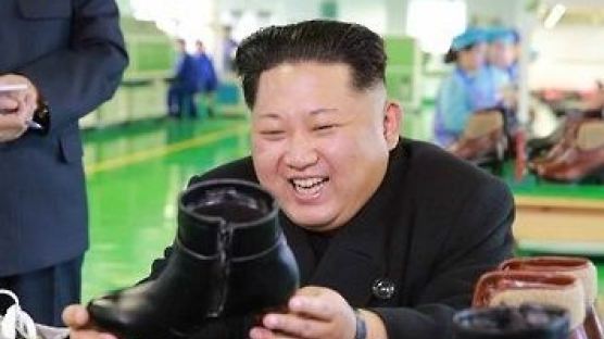 北, 박근혜 대통령 탄핵 표결 날 '환히 웃는 김정은' 사진 공개