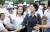 <b>1979년</b> ‘제1회 새마음제전’ 개회식에 참석한 박근혜 새마음봉사단 총재. 최순실은 잠시도 떨어지지 않았다.