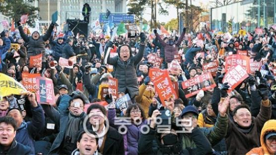 “국민의 승리, 다신 이런 나라 만들어선 안 되겠다 각오”