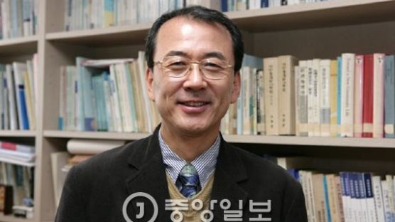 [단독] '박근혜 숨은 브레인’ 최외출 영남대 교수가 9일 명퇴 신청한 까닭은 