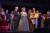 메트로폴리탄 오페라에서 30년 이상 노래한 홍혜경이 오페라단 피터 겔브 총감독에게 공로패를 받고있다. [사진 Marty Sohl/Metropolitan Opera]