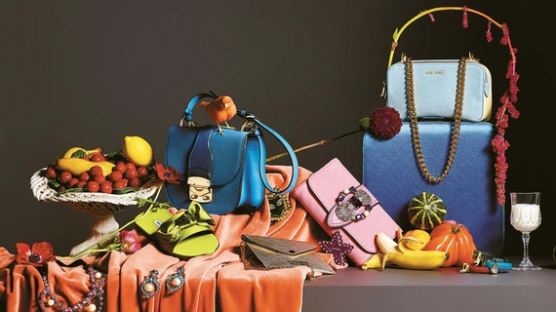 [gift&] 가방·신발·코스튬주얼리…우아한 홀리데이 시즌 컬렉션