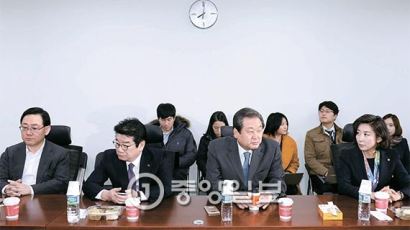 ‘신당선’ 타려는 김무성…유승민 “탈당은 마지막 카드”