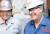 2008년 8월 삼성중공업 거제조선소에 들른 렉스 틸러슨 엑손모빌 회장(오른쪽)이 김징완 당시 삼성중공업 사장(왼쪽)과 엑손모빌이 발주한 액화천연가스(LNG)선을 살펴보고 있다. 틸러슨 회장은 당시 조지 W 부시 미국 대통령 방한에 맞춰 입국했다. [사진 삼성중공업]