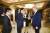 도널드 트럼프 미국 대통령 당선인(오른쪽)과 아베 신조 일본 총리가 11월 17일(현지시간) 뉴욕 트럼프타워에서 만나 인사하고 있다. 트럼프 당선인은 대선 승리 후 처음 만난 국가 정상인 아베 총리를 자신의 펜트하우스에서 환대했다. [사진 중앙포토]