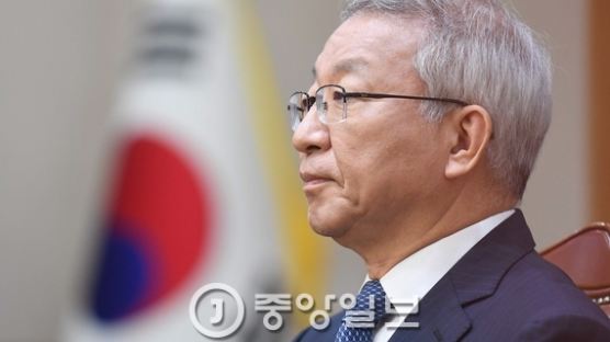 양승태 대법원장 사찰 소식에 정치권 "탄핵 몇번은 더 당해야"