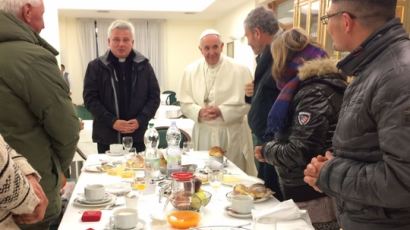 프란치스코 교황, 80세 생일 맞아 노숙인과 아침식사 