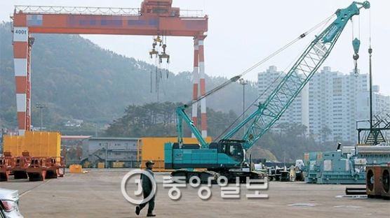 거제 40대 부부 눈물 “동반실직…빈곤층 추락할까 겁난다”