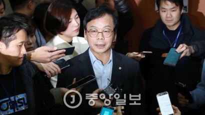 이완영 국정조사 간사 활동 재개 …박범계 "의혹 당사자 복귀 부적절"