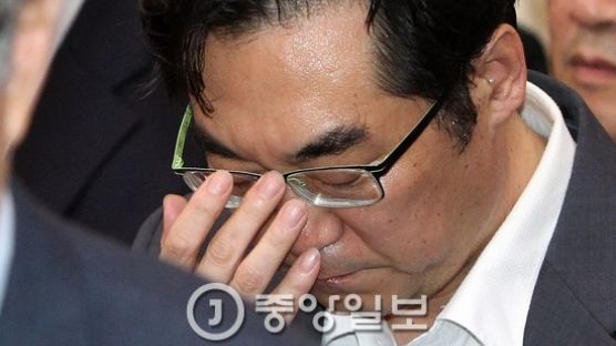 ‘민중은 개ㆍ돼지’ 발언 나향욱 "파면 취소해달라"
