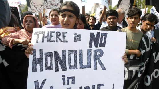 파키스탄서 명예살인 금지법 상·하원 만장일치 통과