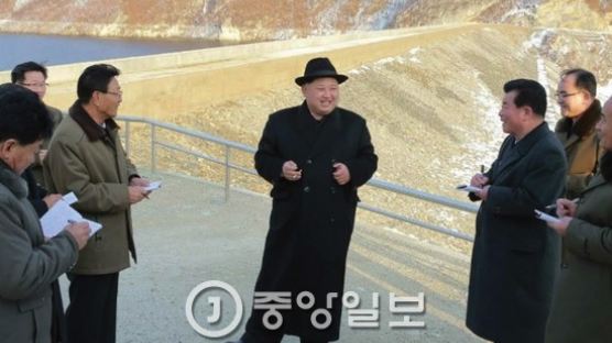 김정은 "단독 제재 떠벌리는 남조선···우리의 승리 증명됐다는 뜻"