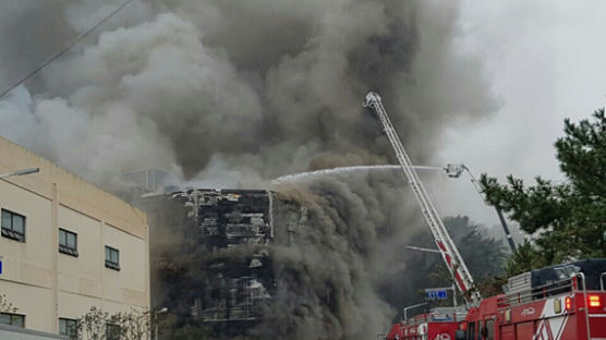 부산 한성물류센터 신축공사장 큰 불…2명 부상