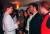 93년 에이즈의 날 공연에 앞서 고(故) 다이애나 전 왕세자비와 만난 마이클(오른쪽). [로이터=뉴스1]