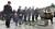 유족들과 김판규 해군참모차장이 국립대전현충원에서 5일 오전 순직자들을 기리며 묵념을 하고 있다. 대전=프리랜서 김성태