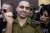 팔레스타인 청년을 고의 살인한 혐의로 이스라엘 군사 법정에 출두한 아자리아 병장. [AP=뉴시스]