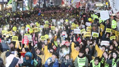 [사진] 새해 첫 주말 부산 '촛불' 집회…세월호 1000일 추모 행사도