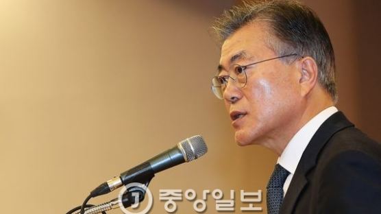 문재인 "반기문은 정권교체 아니지 않느냐"
