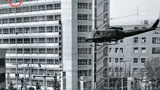 [사진] 1980년 전일빌딩 앞 계엄군 헬기