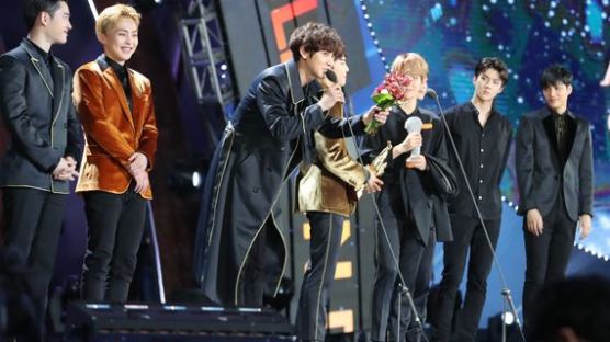 2016년 음원킹은 EXO… 4연속 대상 진기록 수립