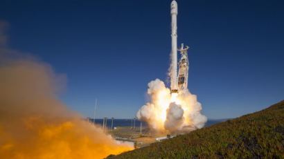다시 날아오른 일론 머스크의 우주개발 꿈…'팰컨 9' 로켓 발사 성공