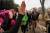 존 케리 전 국무장관이 21일(현지시간)워싱턴에서 열린 ‘여성들의 행진(Women`s March)’에 자신의 애완견과 함께 참석하며 여성들과 인사나누고 있다.[로이터=뉴스1] 