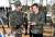 황교안 대통령 권한대행이 24일 충남 논산에 있는 육군 훈련소를 찾아 훈련 시설을 돌아보고 장병들을 격려했다. [사진 국무총리실]