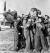 1952년 공군 최초로 100회 출격 기록을 세워 동료들의 축하를 받던 모습. [사진 공군]