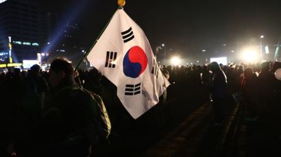 박사모 회원 투신 사망…탄기국, 서울광장에 분향소 설치