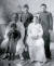 1930년대 정세권(왼쪽 앉은 이)의 가족 사진. [사진 이마]