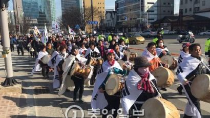 박 대통령 지지모임 "종북세력이 국가 전복하려 해"