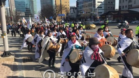 박 대통령 지지모임 "종북세력이 국가 전복하려 해"