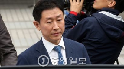 '스폰서 의혹' 김형준 전 부장검사 징역 2년 6개월·벌금 5000만원 선고