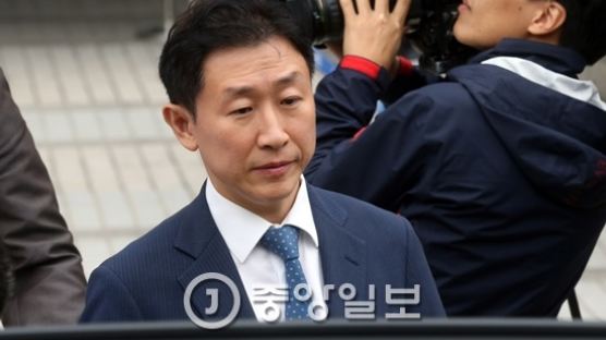 '스폰서 의혹' 김형준 전 부장검사 징역 2년 6개월·벌금 5000만원 선고