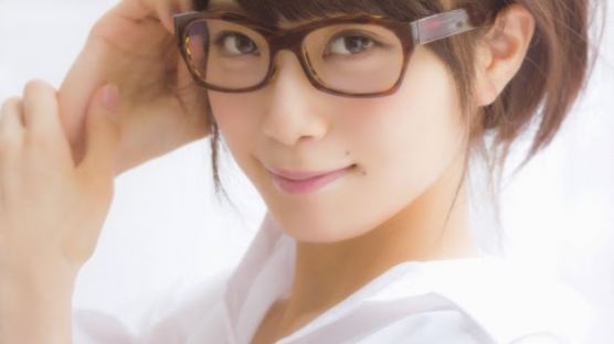 일본여자가 안경을 쓸 때 나오는 버릇