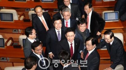 새누리당의 ‘박 대통령 지우기’, 의문 나오게 하는 3가지 대목
