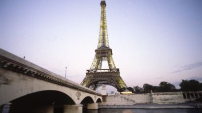 파리 에펠탑 주변에 2.5m 높이 방탄유리벽 설치